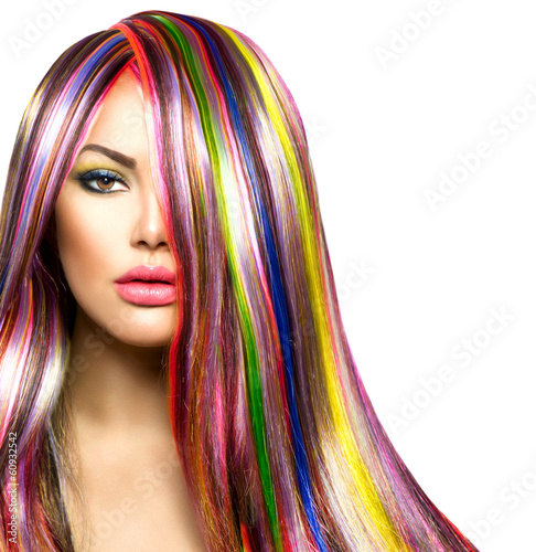Fototapeta na wymiar Modelka z kolorowymi włosami