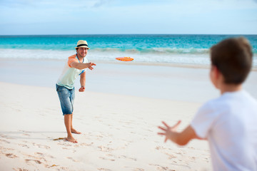 Canvas Print - Father and son playing frisbee