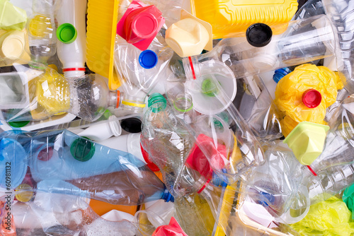 Fotografía Las botellas de plástico y envases preparados para el reciclaje