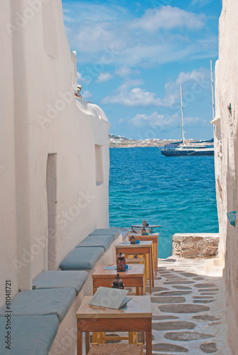 Naklejka na drzwi Traditional greek alley on Sifnos island, Greece