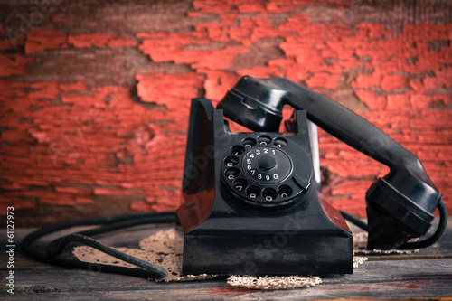 staromodny-retro-telefon-stacjonarny