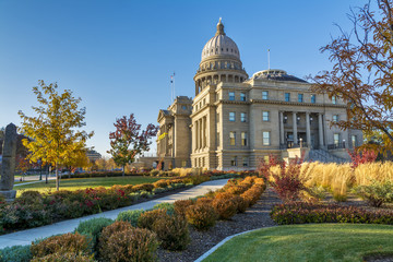 Wall Mural - Sidewalk leads to the Idaho state capital