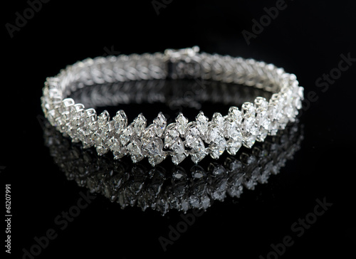 Fotografía Jewelry diamond bracelet on a black background