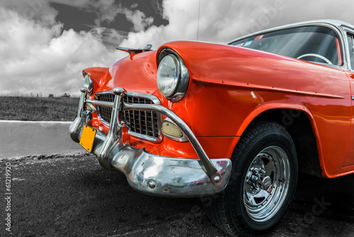 stary-czerwony-retro-amerykanski-samochod