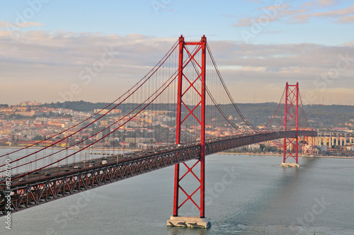 Obraz w ramie Golden gate bridge in Lisbon