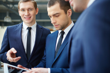 Canvas Print - Businessmen at meeting