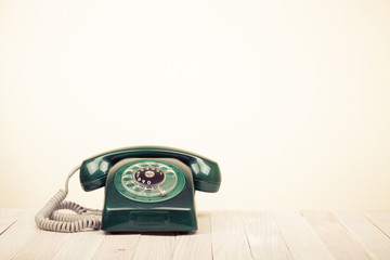 Fototapete - Retro green telephone on wooden table