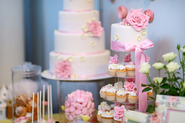 Wall Mural - White wedding cupkace cake decorated with flowers