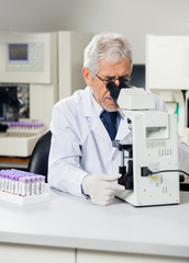 Canvas Print - Male Scientist Using Microscope In Lab