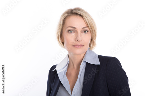 Fotografía Gesicht einer älteren Frau isoliert - ernst und nachdenklich
