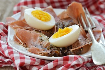 Canvas Print - red endive eggs and hamon warm salad