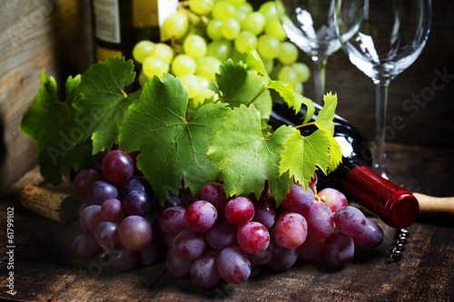 Naklejka dekoracyjna Wine and grape