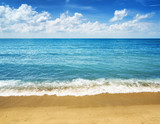 Fototapeta Do akwarium - Beautiful tropical sea and blue sky