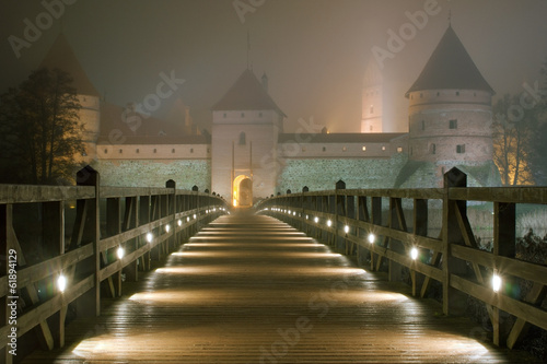 zamek-trakai-zamek-trakai-na-litwie-w-poblizu-wilna-w-nocy