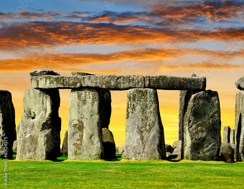 Cuadros en Lienzo Historical monument Stonehenge in the sunset, England, UK
