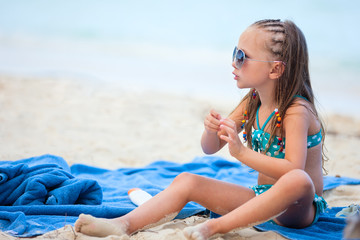 Wall Mural - Little girl on vacation