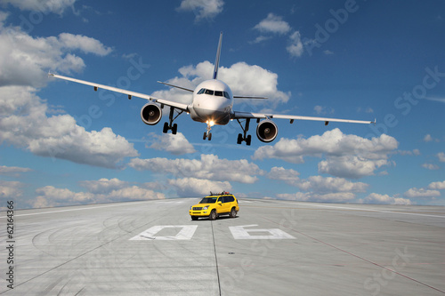 prog-drogi-startowej-z-samochodem-i-samolotem
