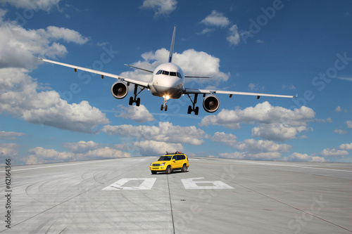 Obraz w ramie Treshold of runway with car and plane