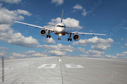 Naklejka dekoracyjna Aircraft low pass