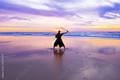 Photo  Young samurai women at the beach