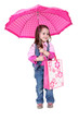 Dziewczynka z parasolem i torebką na zakupy.