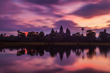 Fototapete - Angkor Wat - famous Cambodian landmark - on sunrise