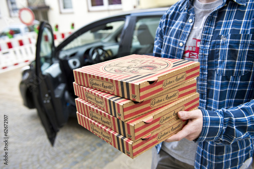 Pizza Lieferservice – kaufen Sie dieses Foto und finden Sie ähnliche Bilder auf Adobe Stock ...