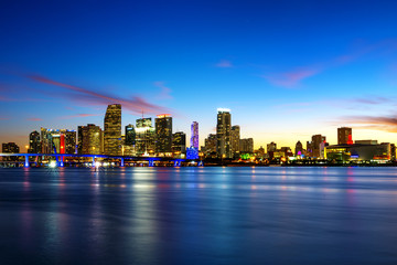 Fototapete - Miami city by night