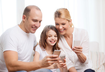 Poster - parents and little girl with smartphones at home