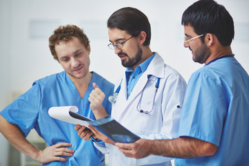 Canvas Print - Clinicians at work