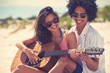 © Daxiao Productions - Guitar beach couple