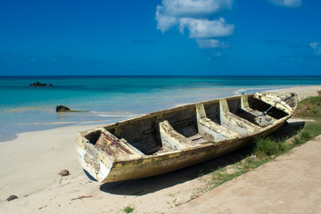 Naklejka na meble Rawboat on a beach - Vecchia barca sulla spiaggia