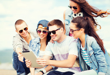 Canvas Print - group of teenagers looking at tablet pc