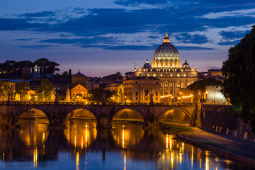 Fototapete - Night view at St. Peter's cathedral in Rome, Italy