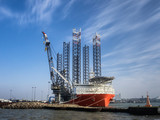 Fototapeta Sawanna - Jack up rig in Esbjerg oil harbor, Denmark