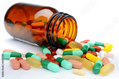 Fotografia Pillen und Tabletten aus Medizin-Glas