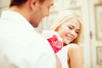 Canvas Print - couple with flowers in the city