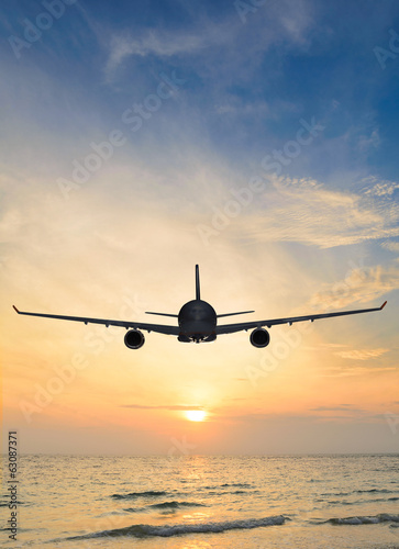 Fototapeta na wymiar sunset airplane