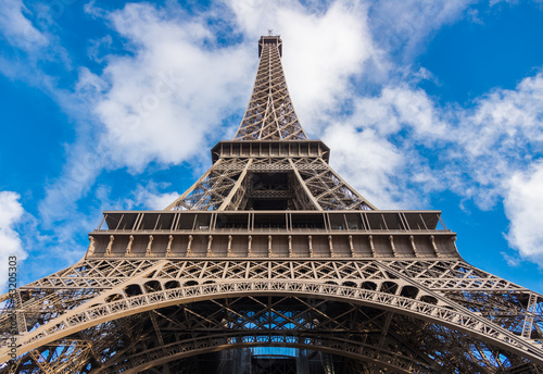 Obraz w ramie Tour Eiffel from bellow, Paris