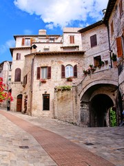 Fototapete - Picturesque stone houses of the Italian town of Assisi