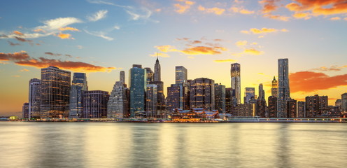 Fototapete - Crépuscule à Manhattan, New York.