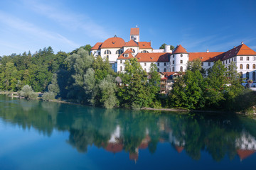Fototapete - Allgäu, Füssen, Hohes Schloss, Kloster St. Mang, Lech, Blick v