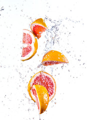 Wall Mural - Grapefruit with water splash