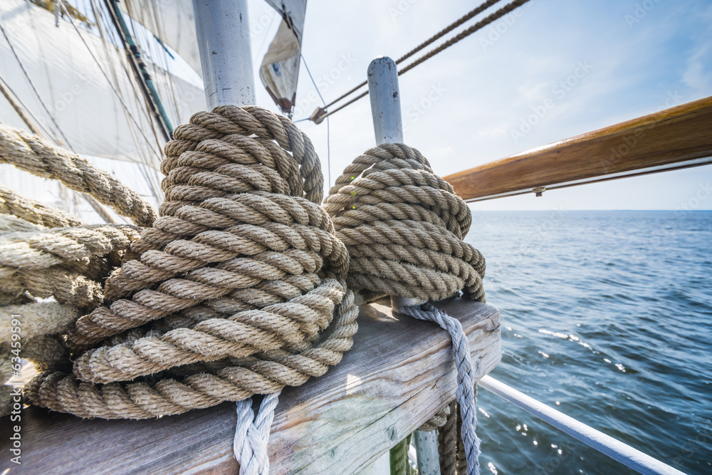 Wooden pulley and ropes on old yacht. - obrazy, fototapety, plakaty 