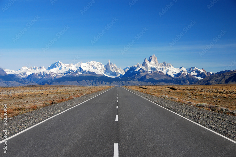 Road to Cerro Torre & Fitz Roy in Patagonia - obrazy, fototapety, plakaty 