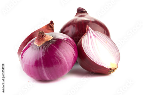 Fotografía Red sliced onion isolated on white background