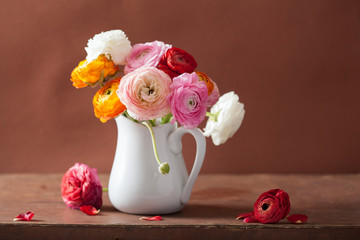 Fotomurales - beautiful ranunculus bouquet in vase