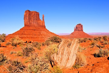 Wall Mural - Iconic Wild West view of Monument Valley, Arizona, USA