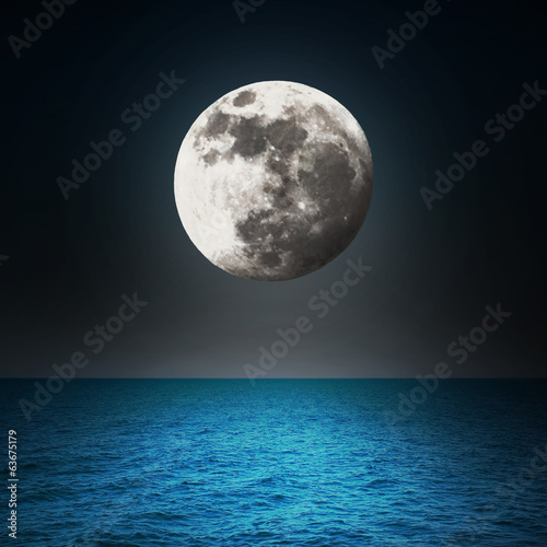  Fototapeta księżyc   pelnia-ksiezyca-nad-morzem