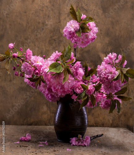 Naklejka na kafelki Sakura in a vase